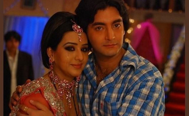Maayka : Episodes 13 à 22 Maayka : Episodes 13 à 22