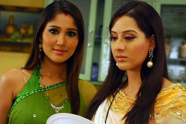 Maayka : Episodes 56 à 59 Maayka : Episodes 56 à 59