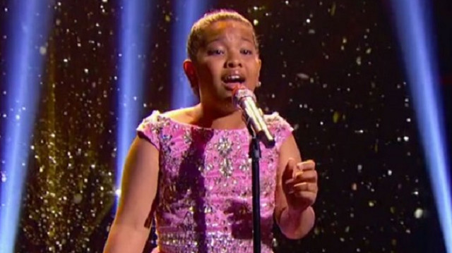 Agée de 12 ans, elle reprend "Chandelier" de Sia et c'est incroyable! Agée de 12 ans, elle reprend "Chandelier" de Sia et c'est incroyable!
