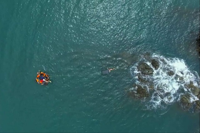 THE ISLAND : LES NAUFRAGES THE ISLAND : LES NAUFRAGES