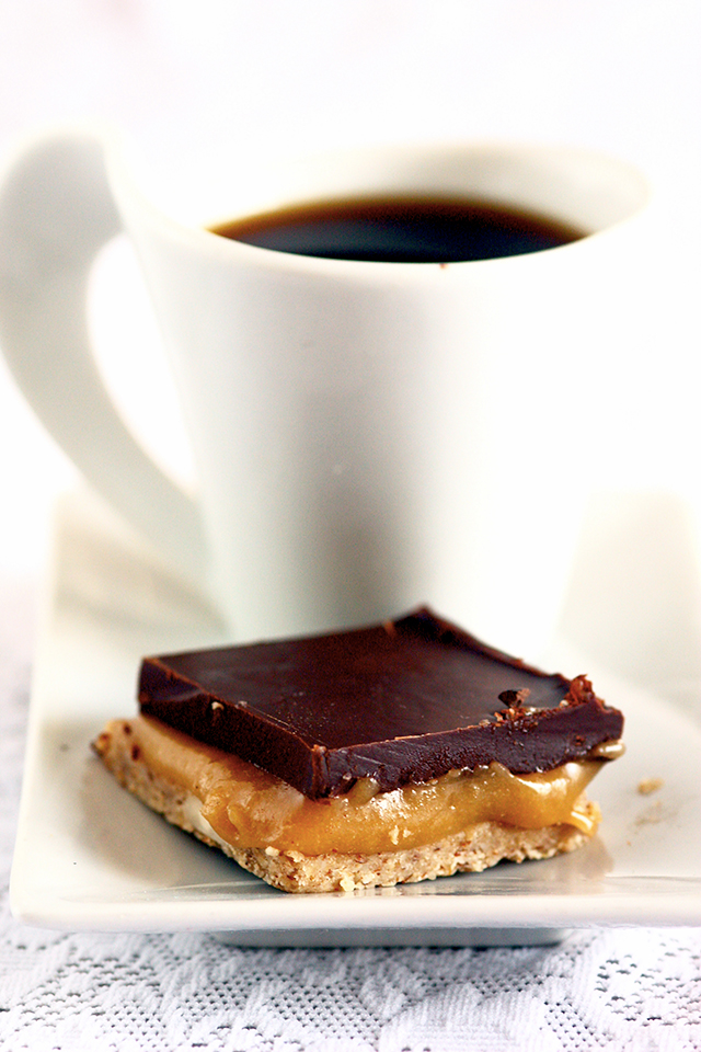 CARRÉS CRUS GOURMANDS caramel et chocolat CARRÉS CRUS GOURMANDS caramel et chocolat