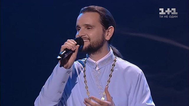 Un prêtre remporte la finale de The Voice Ukraine!