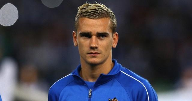 Antoine Griezmann partage un tendre cliché de sa fille Mia le jour de son baptême Antoine Griezmann partage un tendre cliché de sa fille Mia le jour de son baptême