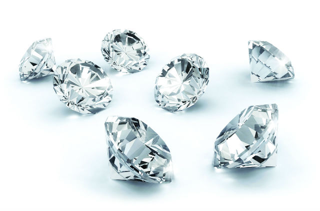 Un bijou fantaisie se révèle être un diamant de 26 carats! Un bijou fantaisie se révèle être un diamant de 26 carats!