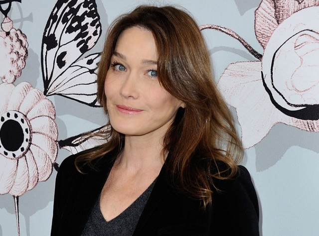 Carla Bruni: elle poste une vidéo craquante du premier spectacle de danse de sa petite Giulia Carla Bruni: elle poste une vidéo craquante du premier spectacle de danse de sa petite Giulia