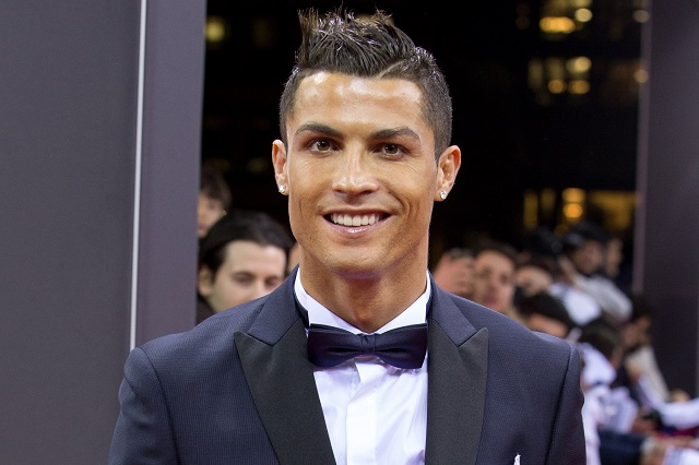Cristiano Ronaldo confirme sur facebook qu'il est papa de jumeaux Cristiano Ronaldo confirme sur facebook qu'il est papa de jumeaux