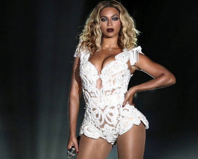 Beyoncé dévoile enfin la première photo de ses jumeaux ! Beyoncé dévoile enfin la première photo de ses jumeaux !