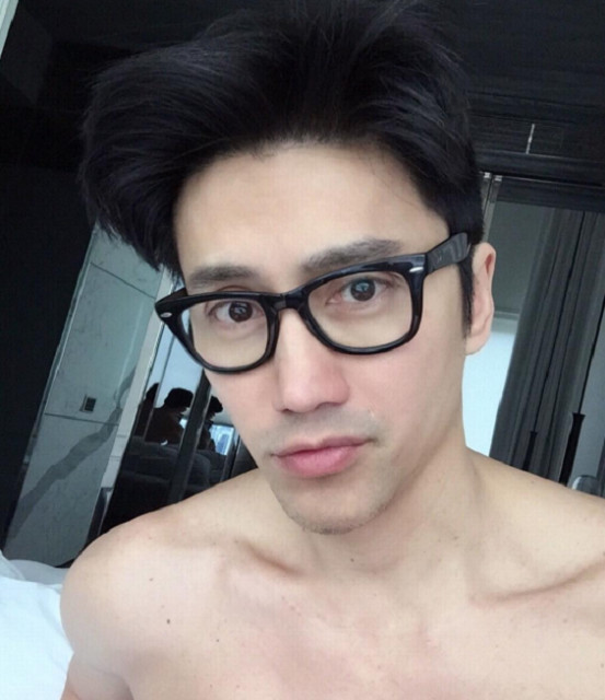 Chuando Tan, ce mannequin de 50 ans qui en paraît 25 affole les internautes Chuando Tan, ce mannequin de 50 ans qui en paraît 25 affole les internautes