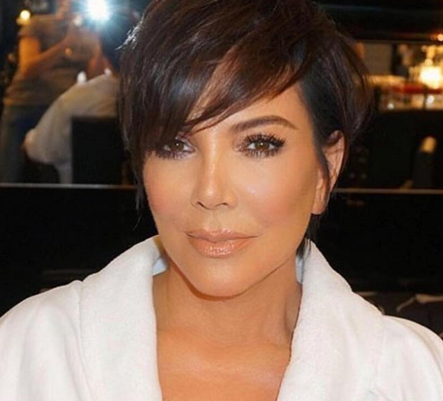 Kris Jenner : 61 ans et 6 enfants, elle s'affiche en bikini et affole la Toile Kris Jenner : 61 ans et 6 enfants, elle s'affiche en bikini et affole la Toile