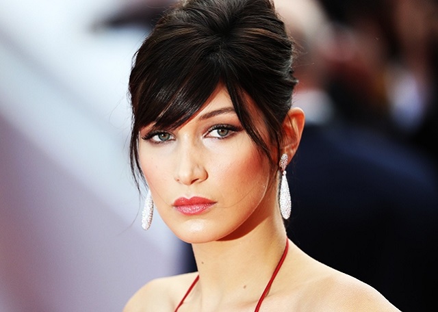 Bella Hadid chute dans des escaliers Bella Hadid chute dans des escaliers