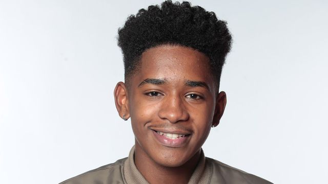 The Voice: Lisandro Cuxi dévoile son premier clip The Voice: Lisandro Cuxi dévoile son premier clip