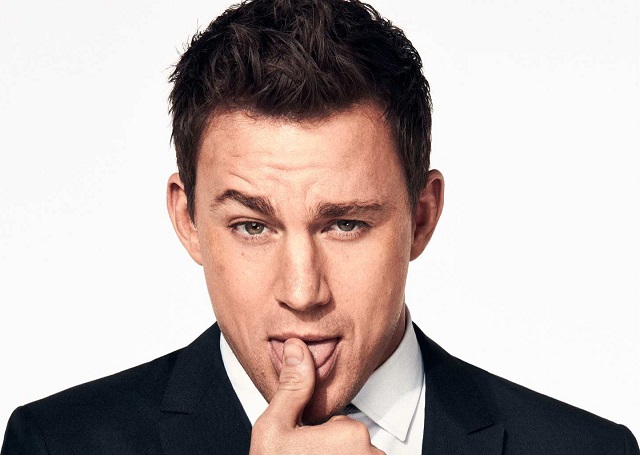 Channing Tatum: il surprend une fan au travail et lui fait une petite danse improvisée Channing Tatum: il surprend une fan au travail et lui fait une petite danse improvisée
