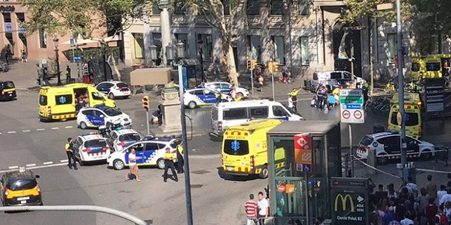 Attentat de Barcelone: Neymar et les joueurs du Barça rendent hommage à la ville Attentat de Barcelone: Neymar et les joueurs du Barça rendent hommage à la ville