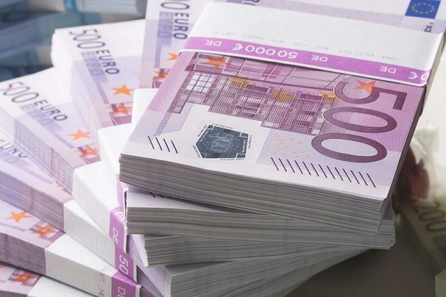 Genève: des toilettes bouchées par des liasses de billets de 500 euros ! Genève: des toilettes bouchées par des liasses de billets de 500 euros !