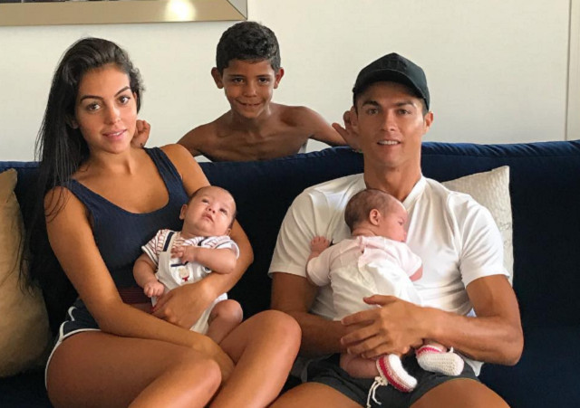 Cristiano Ronaldo et Georgina Rodriguez dévoilent les prénoms de leur fille sur Instagram! Cristiano Ronaldo et Georgina Rodriguez dévoilent les prénoms de leur fille sur Instagram!