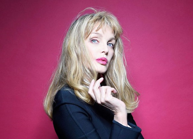Arielle Dombasle tacle "Danse avec les stars": "Maintenant que je suis partie, plus personne ne regarde" Arielle Dombasle tacle "Danse avec les stars": "Maintenant que je suis partie, plus personne ne regarde"