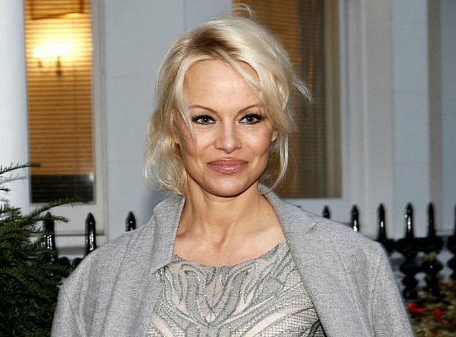 Affaire Weinstein: Paméla Anderson crée la polémique Affaire Weinstein: Paméla Anderson crée la polémique