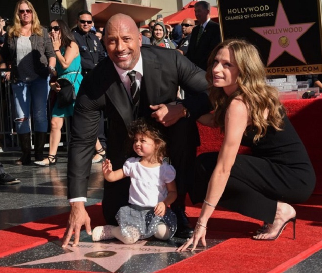 Dwayne " The Rock " Johnson : Il a son étoile à Hollywood !