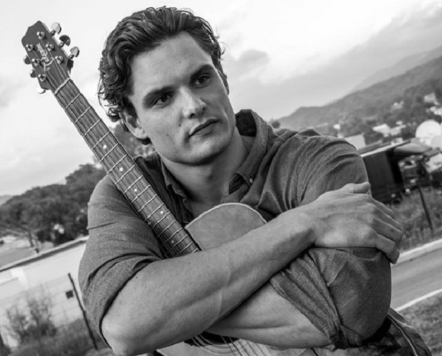 Florent Manaudou va rendre hommage à France Gall sur scène Florent Manaudou va rendre hommage à France Gall sur scène