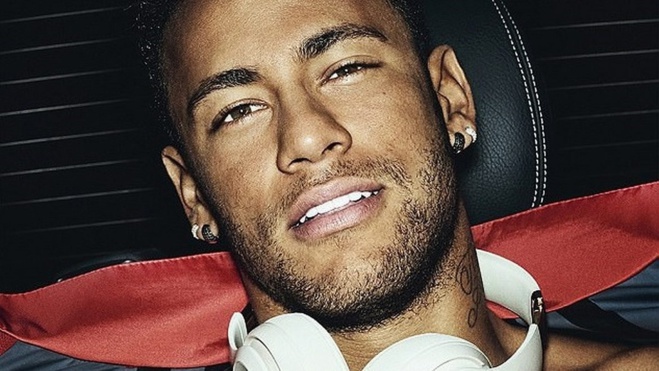 Neymar pose nu et dévoile ses muscles sur Instagram !