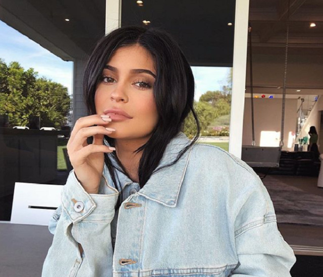 Kylie Jenner pose pour la première fois avec sa fille Stormi ! Kylie Jenner pose pour la première fois avec sa fille Stormi !