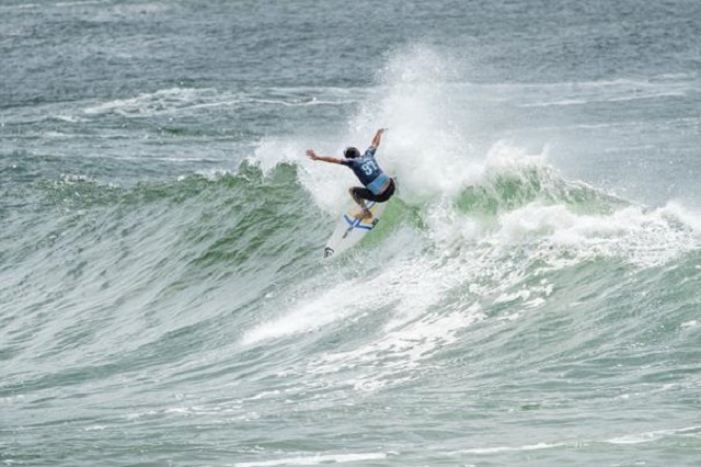 Les Réunionnais Jérémy Flores et Johanne Defay brillent à l'ouverture de la saison de surf WSL 2018 Les Réunionnais Jérémy Flores et Johanne Defay brillent à l'ouverture de la saison de surf WSL 2018