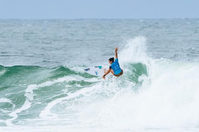 Les Réunionnais Jérémy Flores et Johanne Defay brillent à l'ouverture de la saison de surf WSL 2018 Les Réunionnais Jérémy Flores et Johanne Defay brillent à l'ouverture de la saison de surf WSL 2018