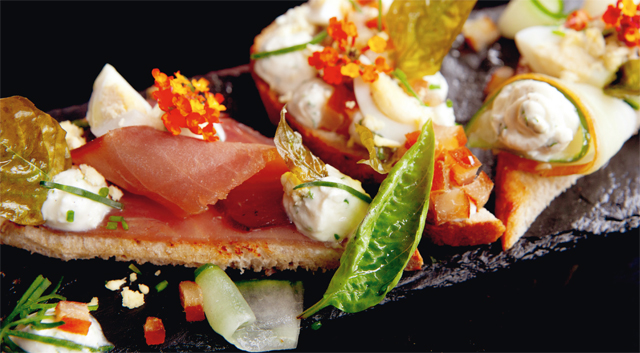 TOASTS DE POISSONS FUMÉS GOURMANDS TOASTS DE POISSONS FUMÉS GOURMANDS