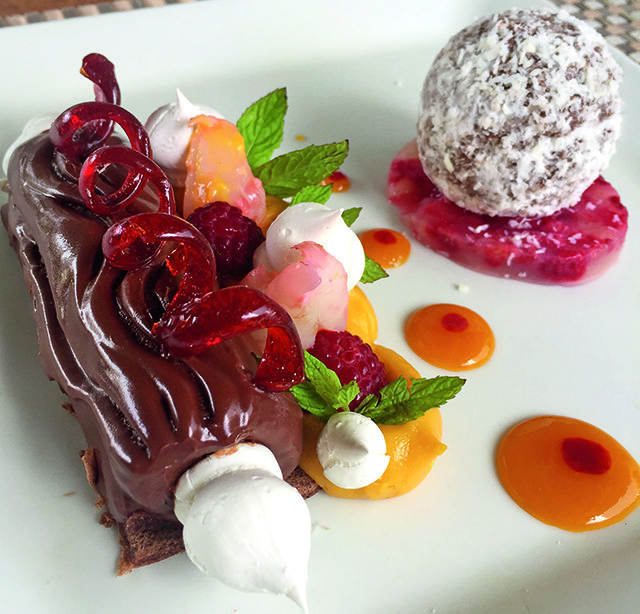 Roulé mangue chocolat et gelée letchi, boule de neige chocolat coco