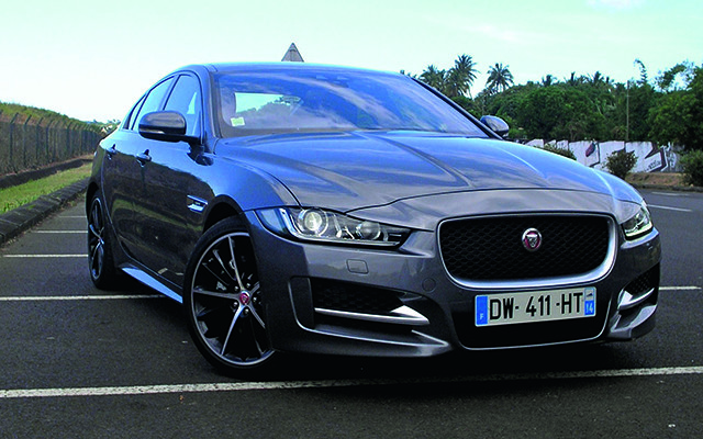 JAGUAR XE 2.0D R-Sport 180ch BVA8 JAGUAR XE 2.0D R-Sport 180ch BVA8