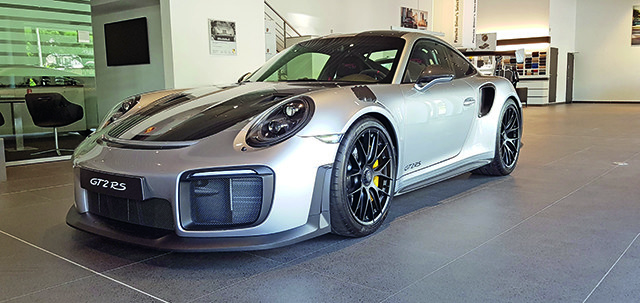 PORSCHE 911 GT2 RS PORSCHE 911 GT2 RS