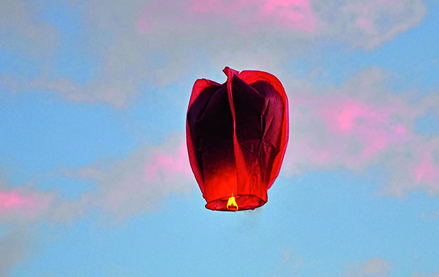 Pas de lanterne volante pour les fêtes ?