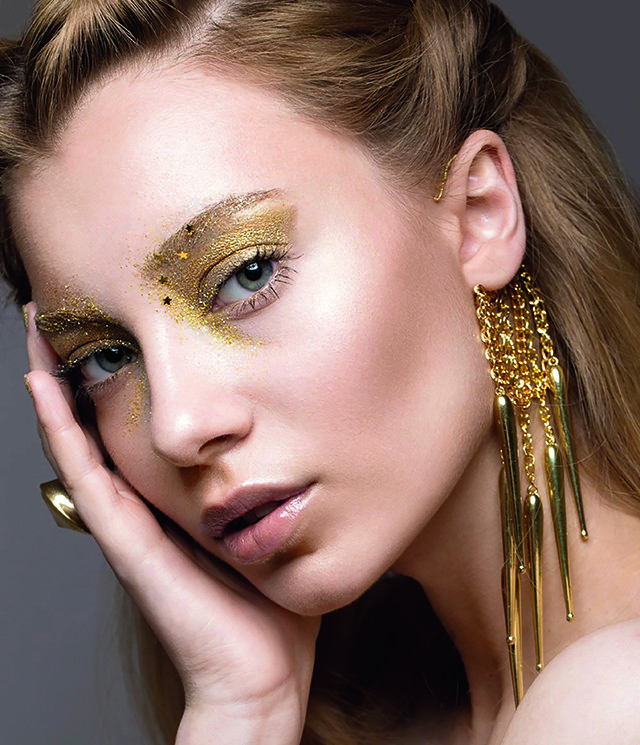 LOOK DE FÊTES… METTEZ DES PAILLETTES DANS VOTRE RÉVEILLON LOOK DE FÊTES… METTEZ DES PAILLETTES DANS VOTRE RÉVEILLON