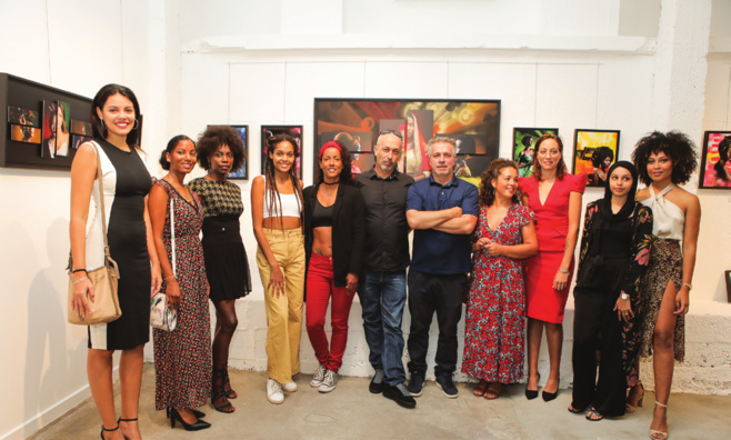 Laurent et AIR accompagnés des modèles de l'exposition