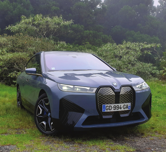 BMW iX xDrive 40 Sport Line Le gros SUV électrisant de l’hélice