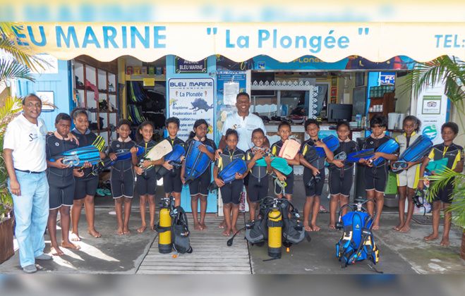 Baptême de plongée : les marmailles de 1000 Sourires comme des poissons dans l’eau