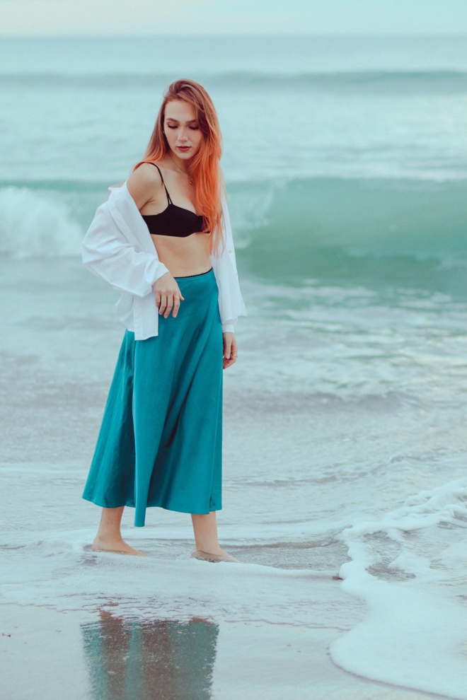 Tendance mode: la jupe longue minimaliste.