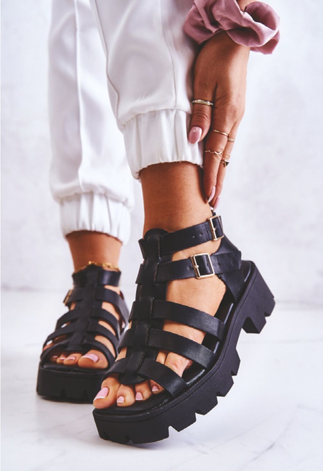 Le retour des chunky sandales.