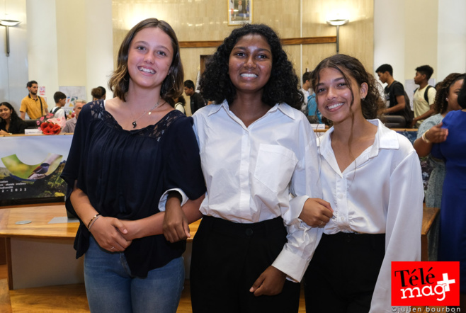 Margot Duffour (collège du Bernica), Vice-Présidente,  Louna Fiarda (collège La Salle Saint-Charles), Présidente et  Charlotte Palmas (collège Saint-Charles), Vice-Présidente