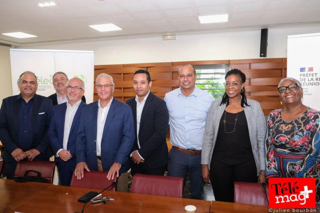 Jean-Louis VITAL (CIREST), Frédéric GUILLOT (Directeur de l'ADEME), Philippe GRAMMONT (DEAL), Maurice GIRONCEL (Président du Sidélec Réunion), Patrice BOULEVART (Vice-Président Conseil Régional et Président SMTR), David BELDA (Conseiller Départemental), Ramata TOURE (CINOR), Anne-Marie PAPY (Vice-Présidente de la CIVIS)