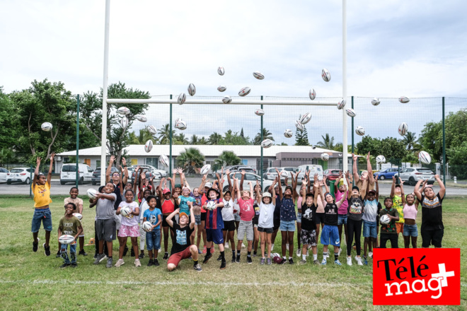 La Fédération Française de Rugby remet 300 ballons en mousse