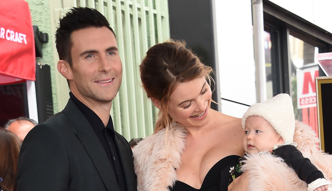 Behati Prinsloo Et Adam Levine Un Deuxieme Bebe En Route