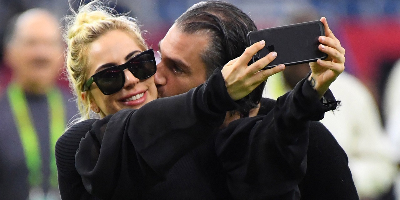 Lady Gaga: elle s'est fiancée à son agent Christian Carino !