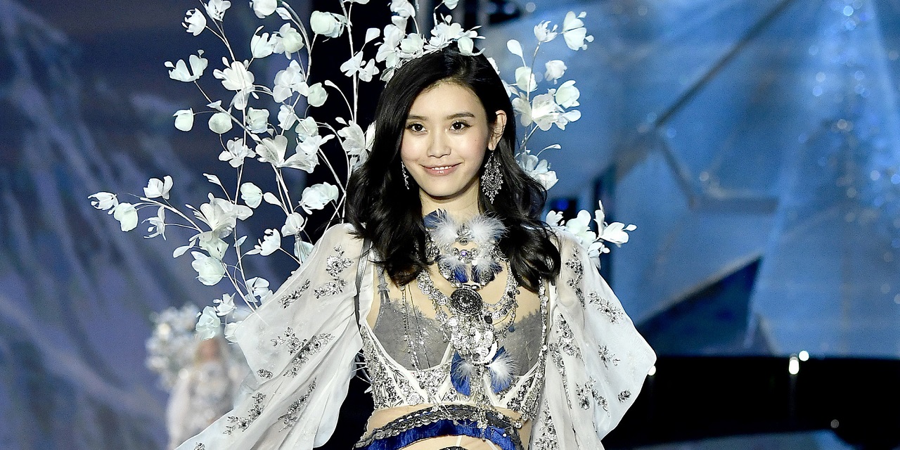 Victoria's Secret: la chinoise Ming Xi chute en plein défilé!