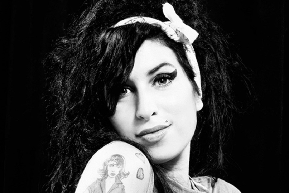 Un titre inédit d’Amy Winehouse, enregistré à l’âge de 17 ans, resurgit