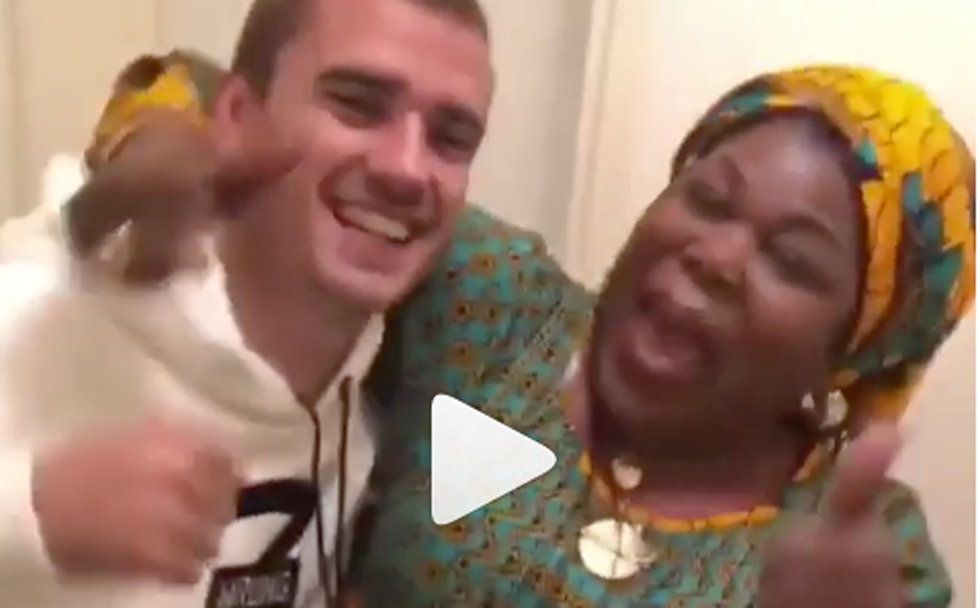 Vidéo : Quand Paul Pogba invite Antoine Griezmann chez sa maman !