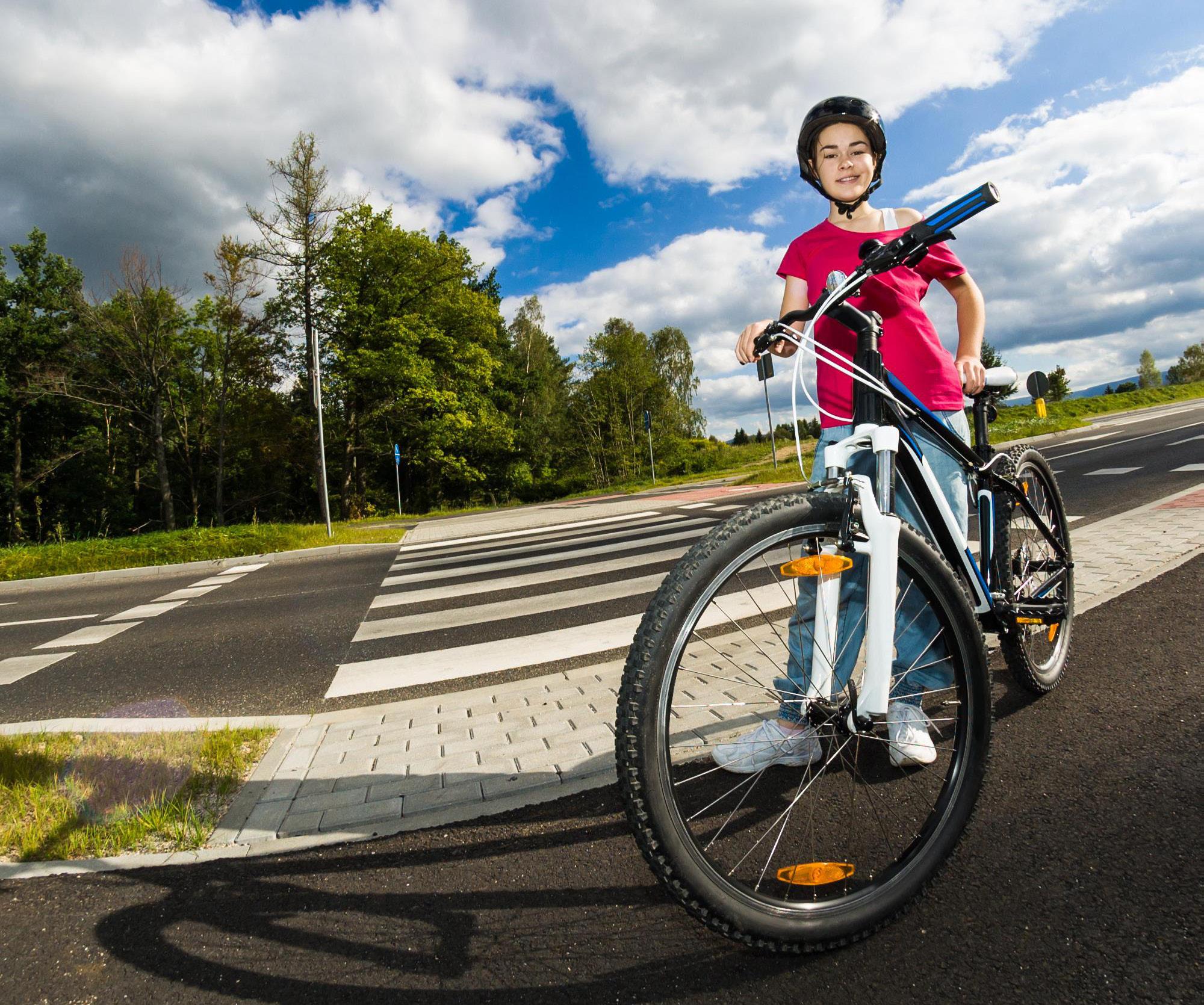 Premiers trajets en vélo, apprenez-lui à bien circuler