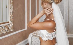 Les 10 indispensables de la trousse de beauté de la mariée.