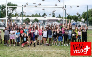 La Fédération Française de Rugby remet 300 ballons en mousse