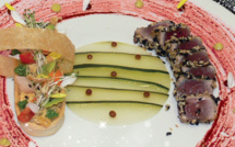 Tataki de Thon au sésame blanc et noir et jardinière de légumes pickles aux rillettes de marlin